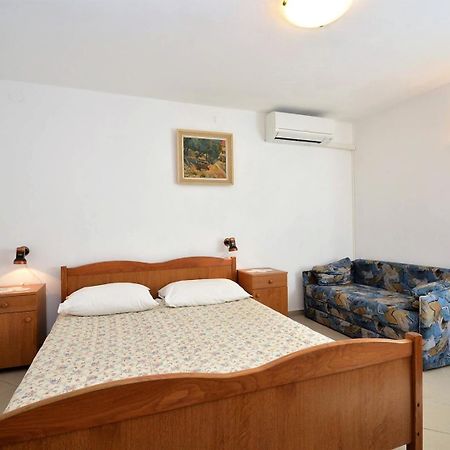 מלון מאלי לוסיניי House Rahela מראה חיצוני תמונה